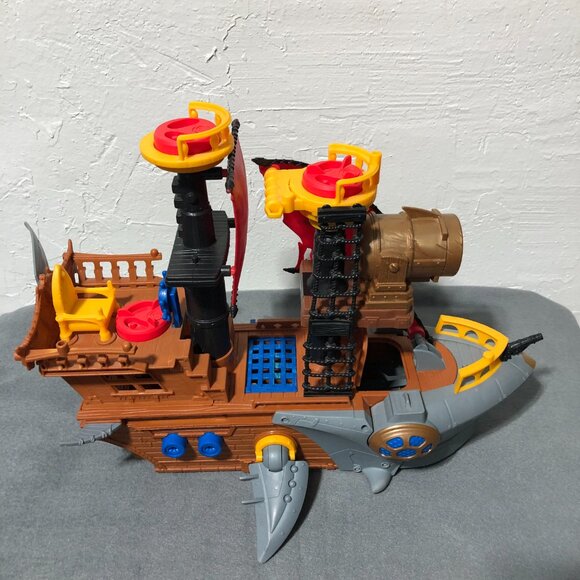Fisher Price Imaginext Shark Bite Pirate Ship - Picture 4 of 11
